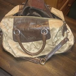 Coach bag selling normal used only cash