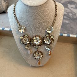 Necklace With Gold Chain And Gold Rhinestones And Beads With Adjustable Length 