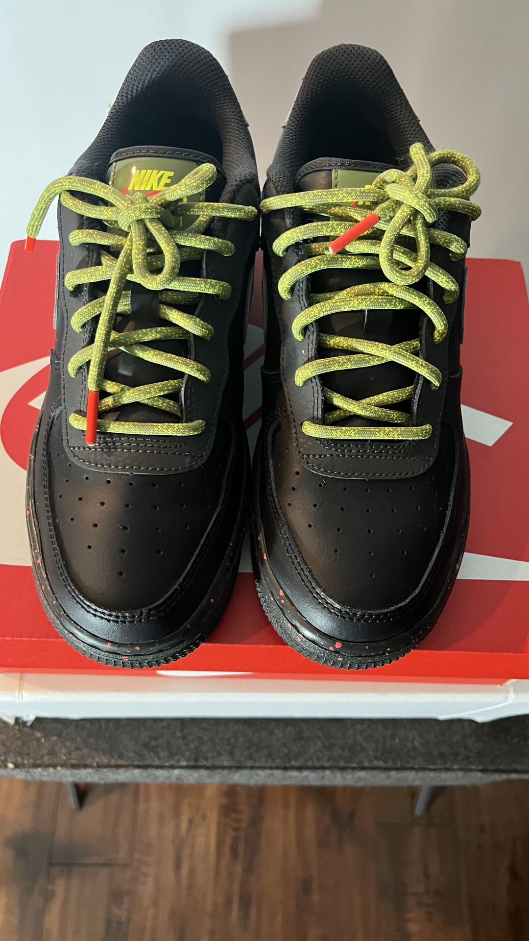 Nike (Make An Offer)