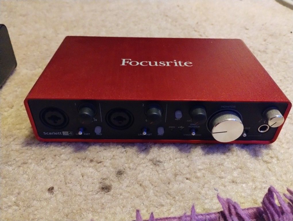 Focusrite Scarlett 2i4 Audio Interface