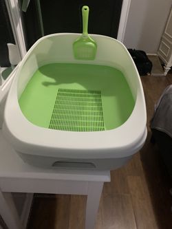 Cat litter Box + Breeze Items for the box