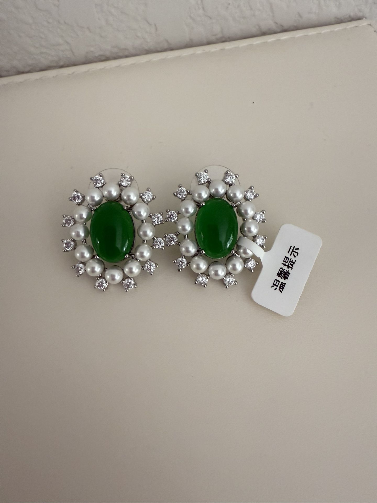 Women’s green & silver pearl earrings