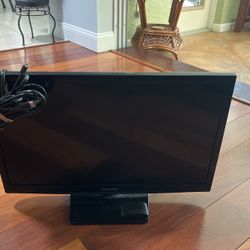 24 “ Samsung Tv With Roku attachment