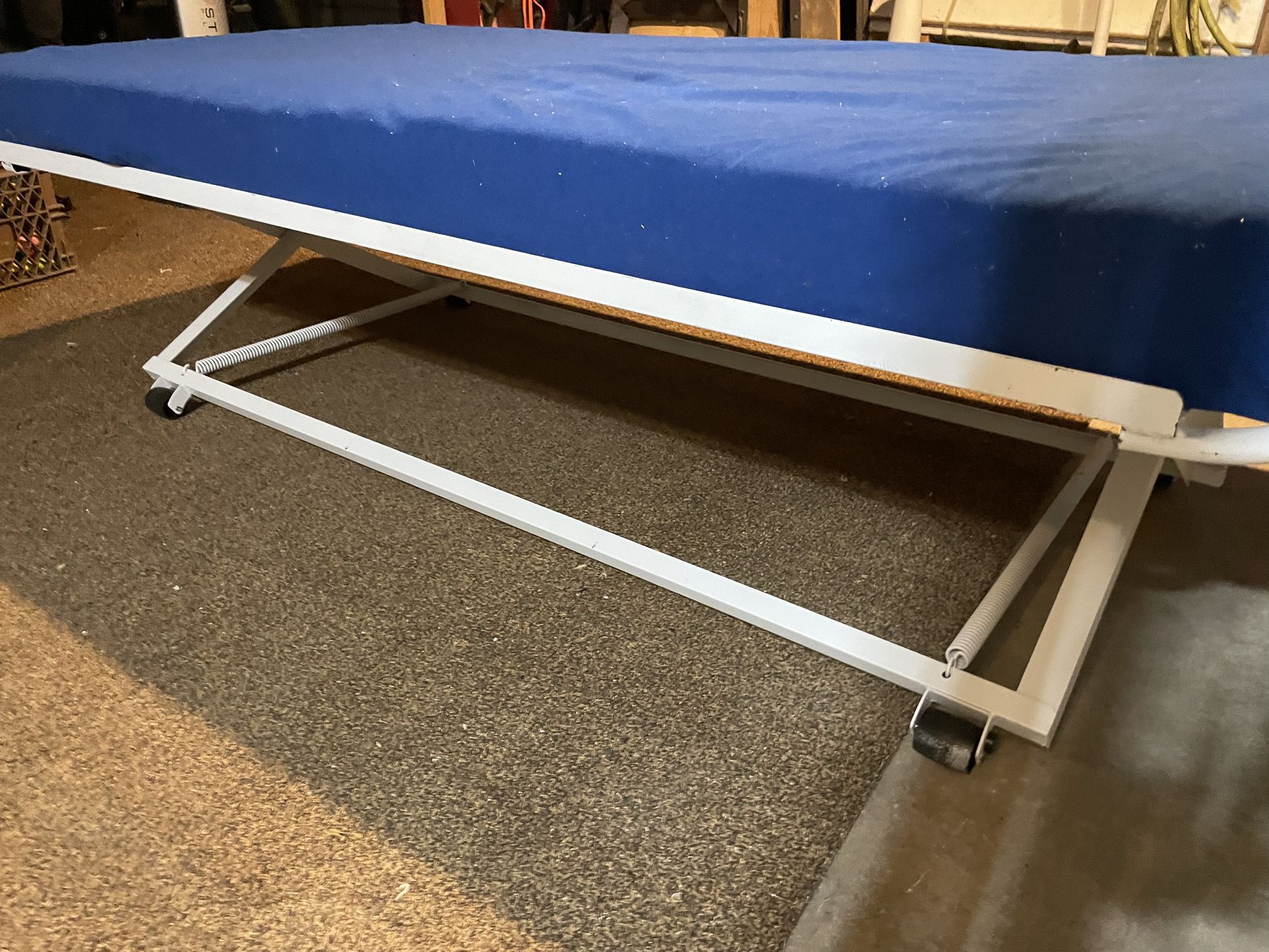 Twin Rolling Pop Up trundle Bed Frame w/ Mattress, fits under a daybed