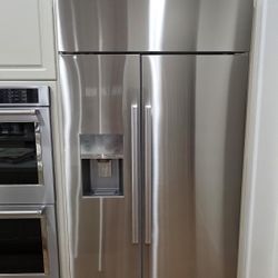 Dacor Side-by-Side Built-In Refrigerator