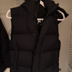 Aritzia Super Puff Vest