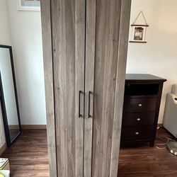 Storage cabinet with doors - great condition