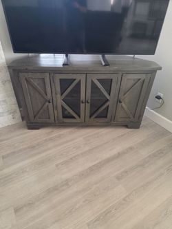Corner tv stand