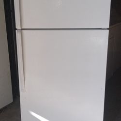 Whirlpool Medium Size Refrigerator 