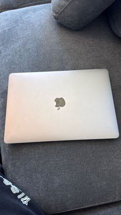 2017 MacBook Pro (8) GB