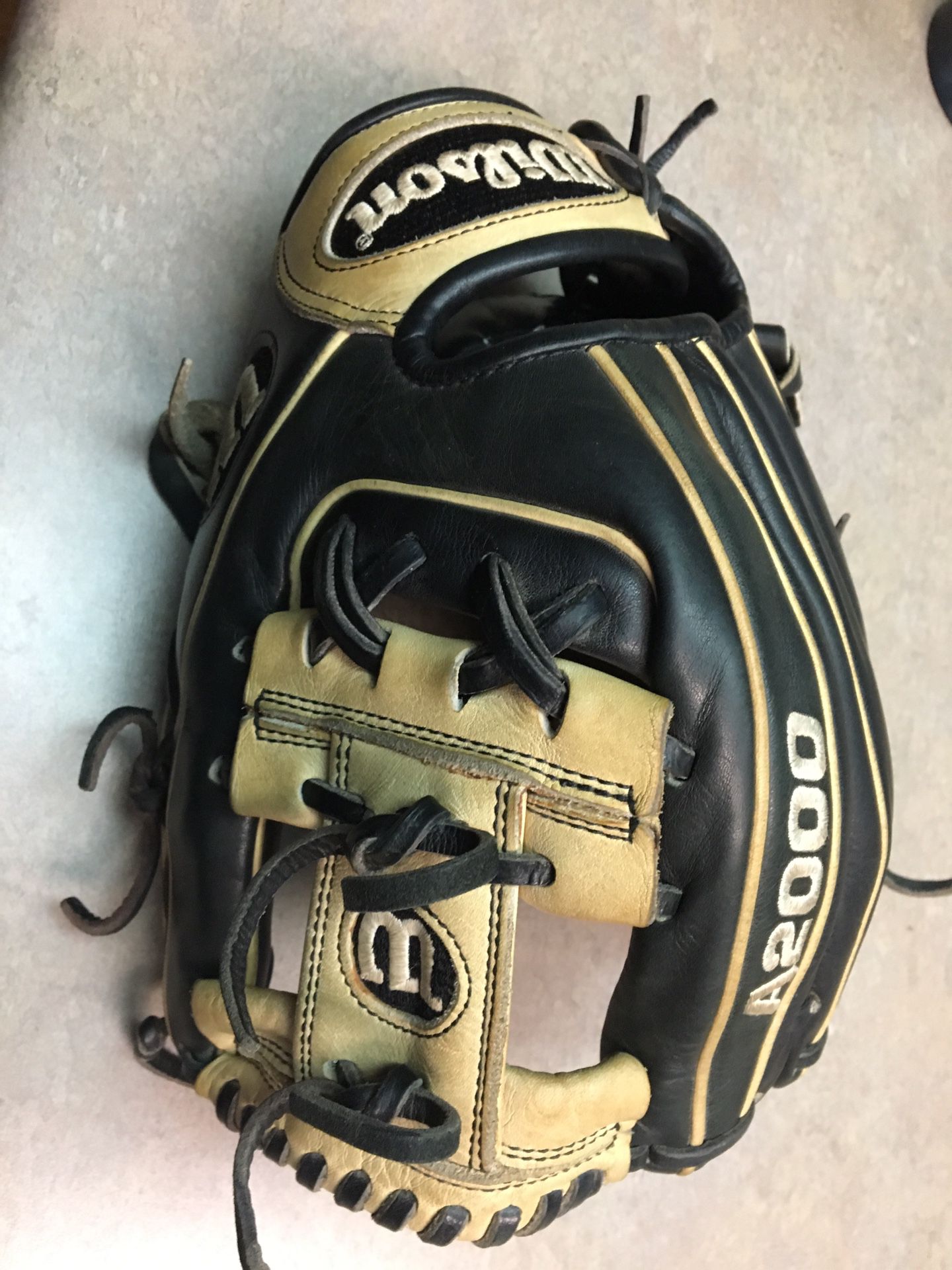 Wilson A2000 11 1/2” Pro Stock 1786 baseball softball glove