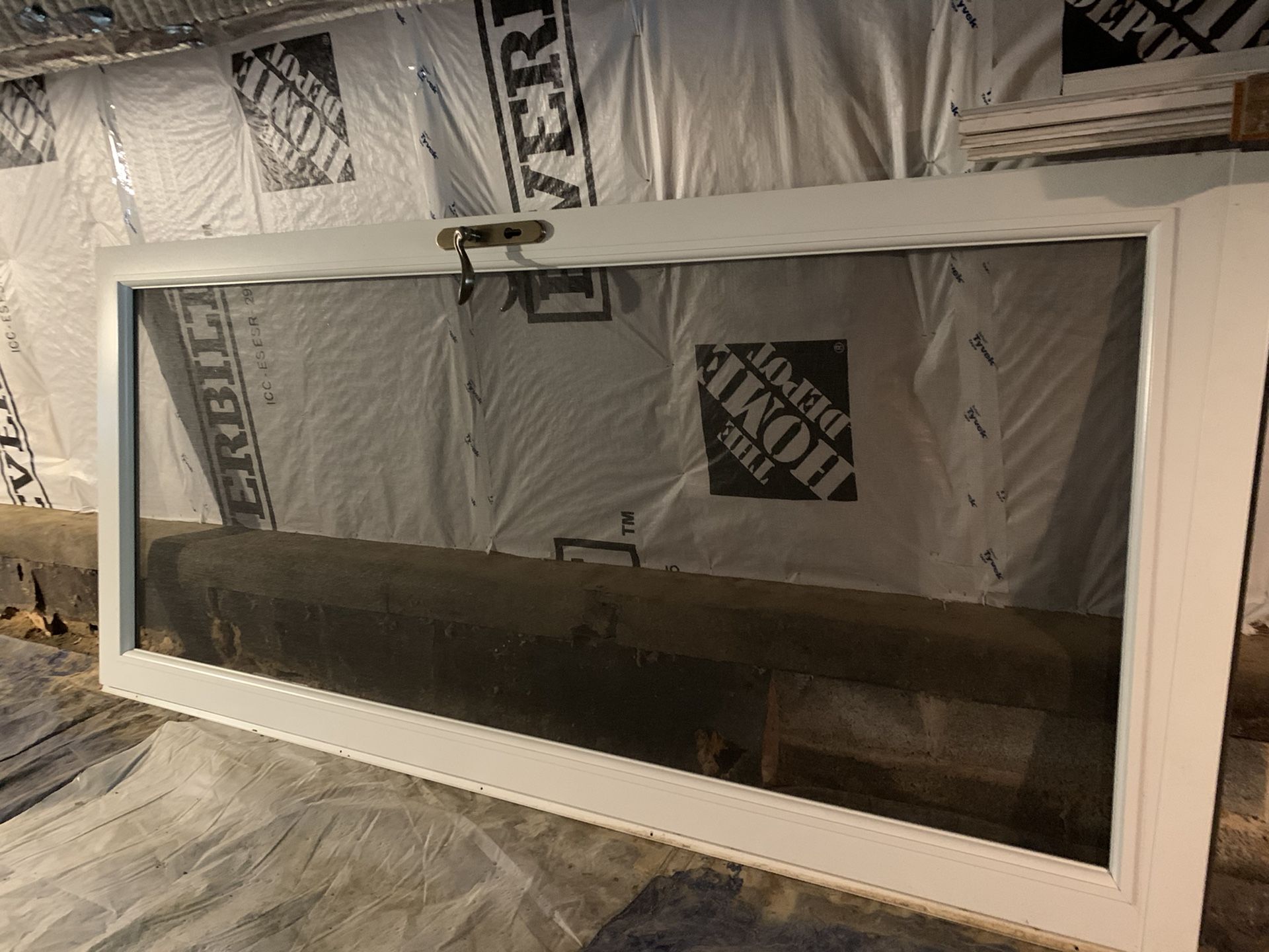 36”x80” Andersen storm door with screen and handle.