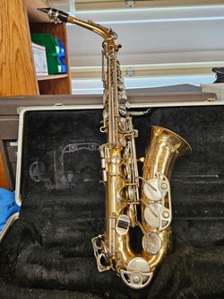 SELMER BUNDY II ALTO SAXOPHONE WITH PADDED CASE