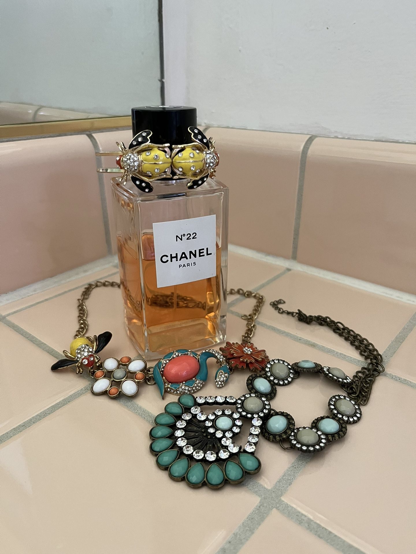 CHANEL Perfume + accessories 