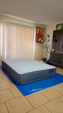 NEW QUEEN SIZE SERTA PERFECT SLEEPER DOBLE SIDED MATTRESS  FOR SALE! IN EXCELLENT CONDITION, FREE DELIVERY