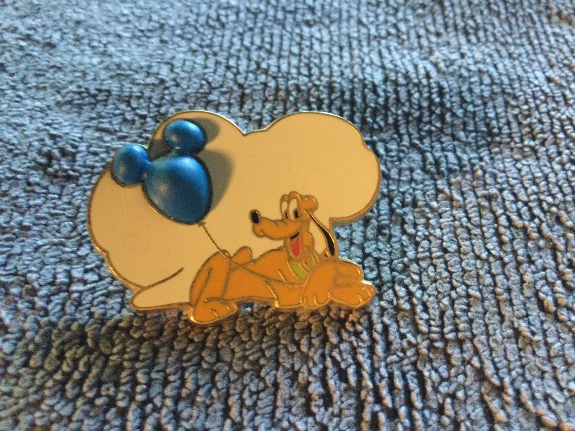 2002 Disney pluto trading pin