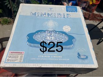 Minnidip luxe inflatable fountain sprinkler