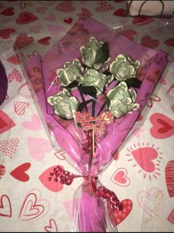 MOTHERS DAY GIFT DOLLAR ROSES