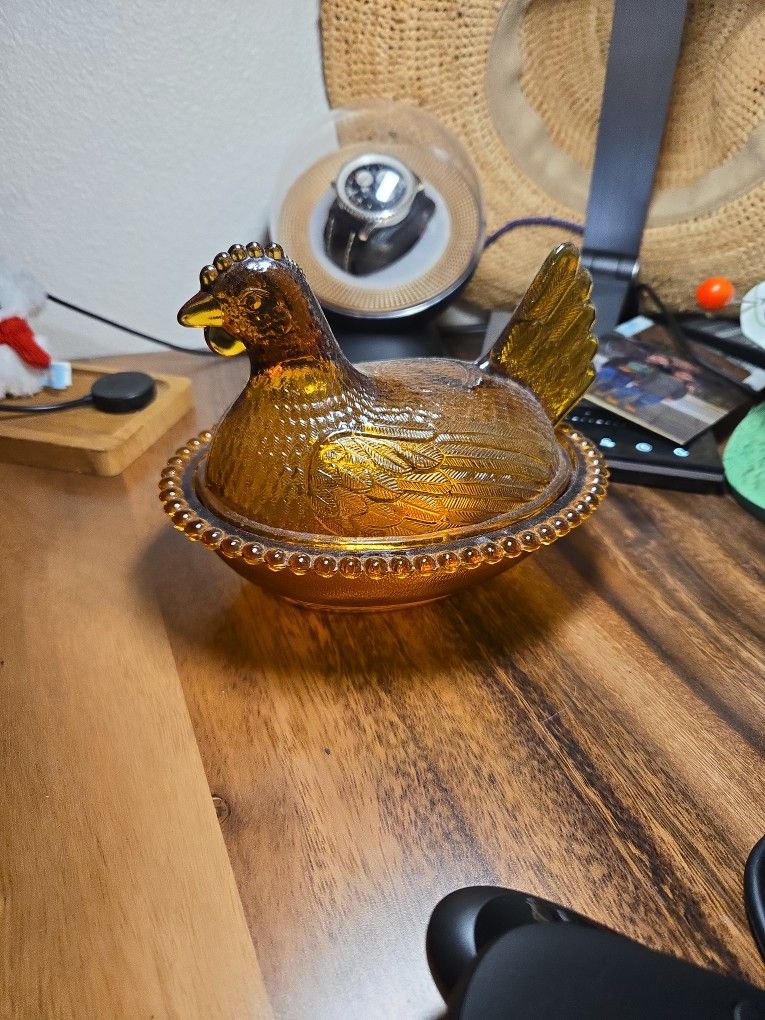 Amber Indiana Hen On Nest Dish