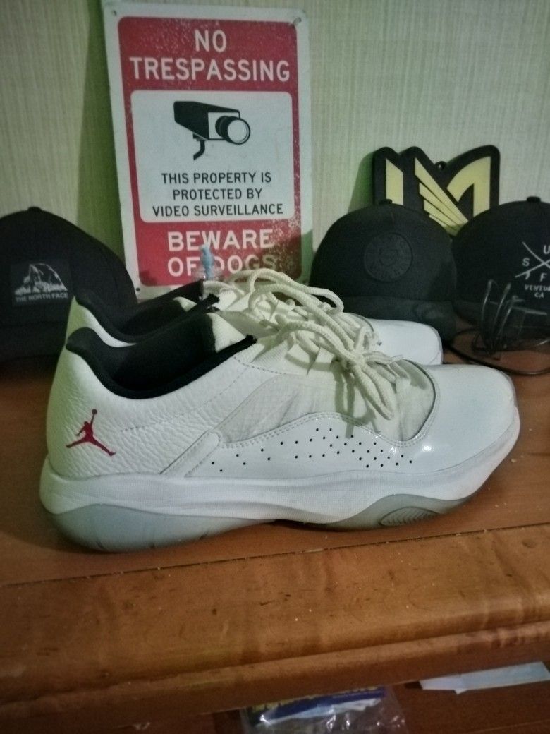 Nike Jordan 11 Lows, Like New, Size 11