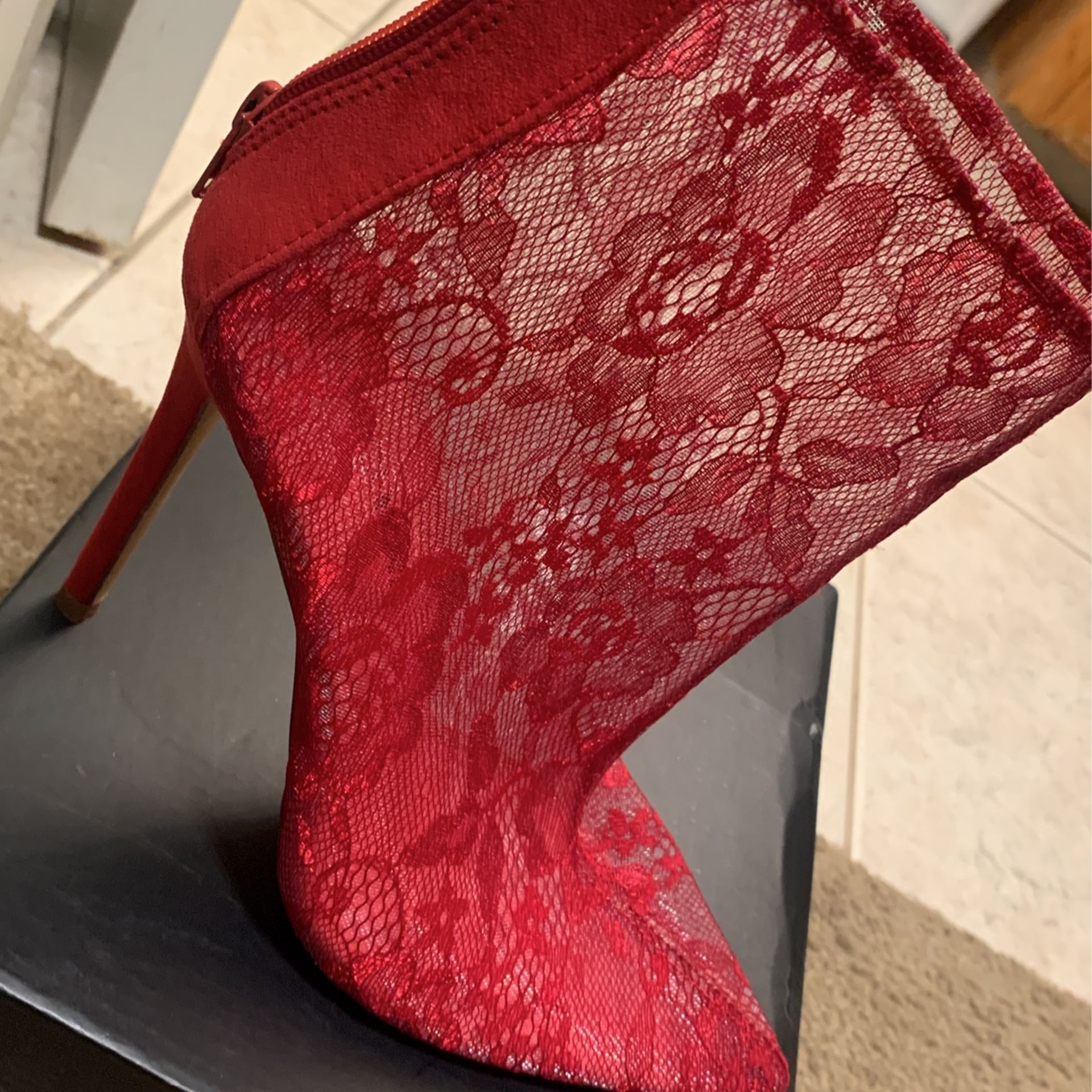 Red lace heels Close Toe