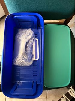 Tupperware container New