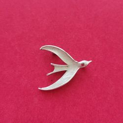 Vintage Bird Trifari Pin Brooch Silver Tone Red Rhinestone Eye