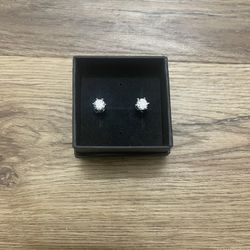 New certified moissanite stud Earrings 