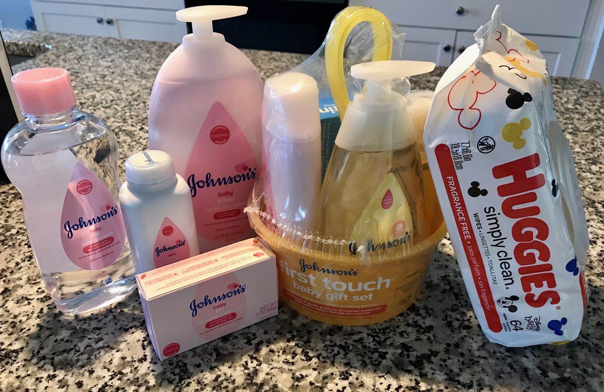 Johnson’s Baby Set + Huggies Wipes