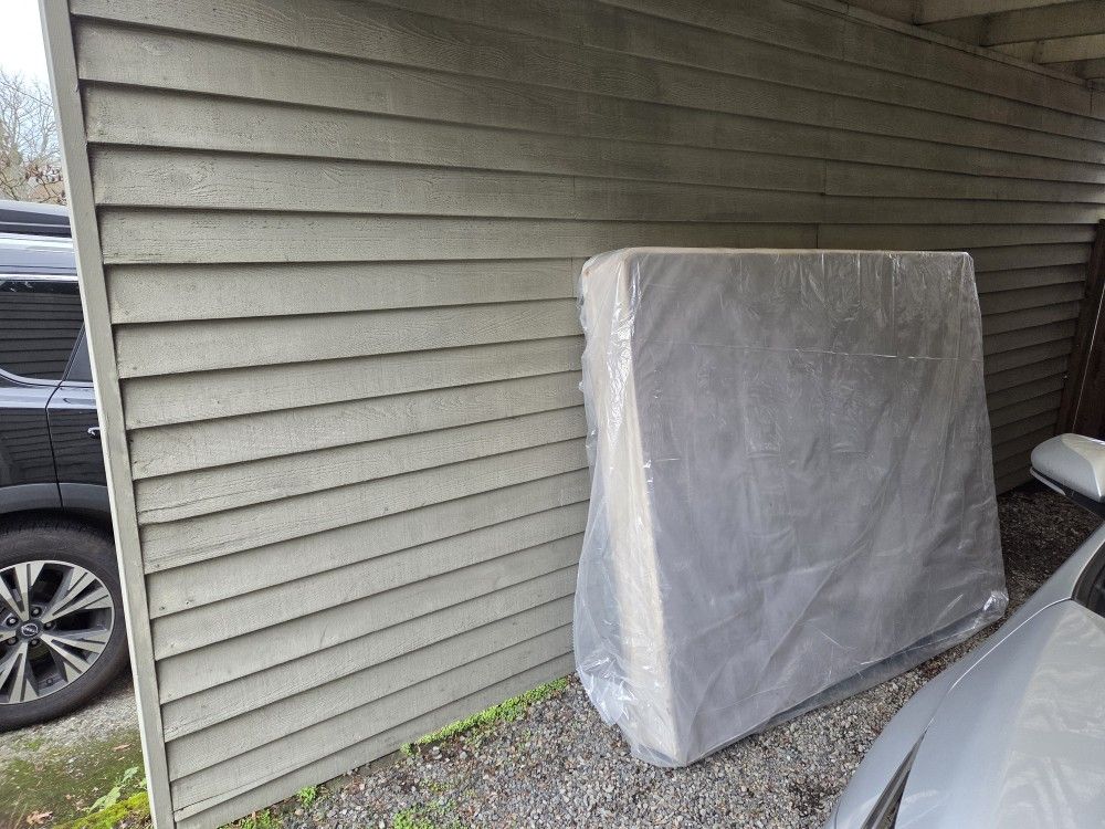 Queen Bed Boxspring With Cover