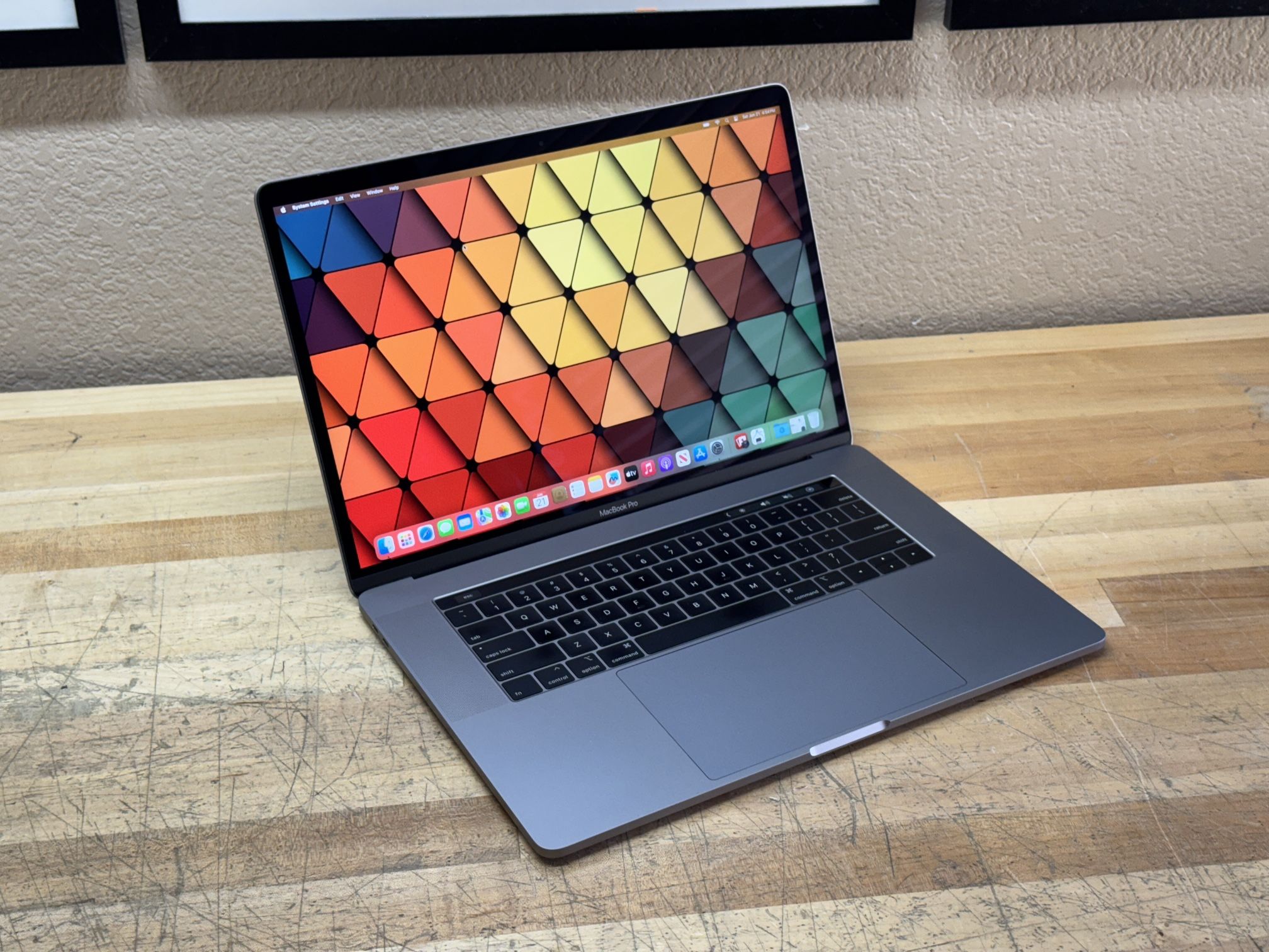 2019 15” MacBook Pro - 2.6 GHz i7 - 16GB - 256GB SSD