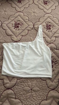 Whit crop top