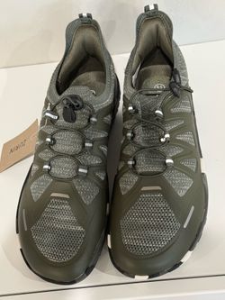 Men sneakers size 9.5