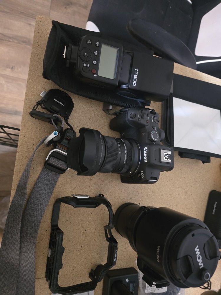 Canon R7 Lenses and Many Accessories