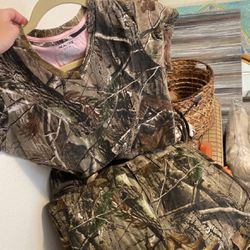 Woman’s Camo Hunting Outfit