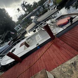 2000 Stuart Angler Center Console