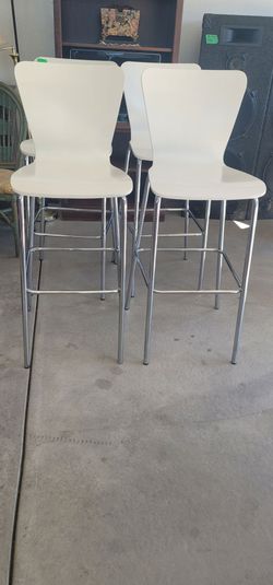 White stool set