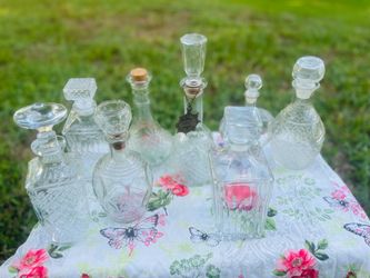 🍷 Vintage Glass Decanter Collection – Lot of 8 🍸✨