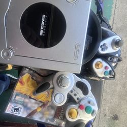 GameCube W Controllers And Games