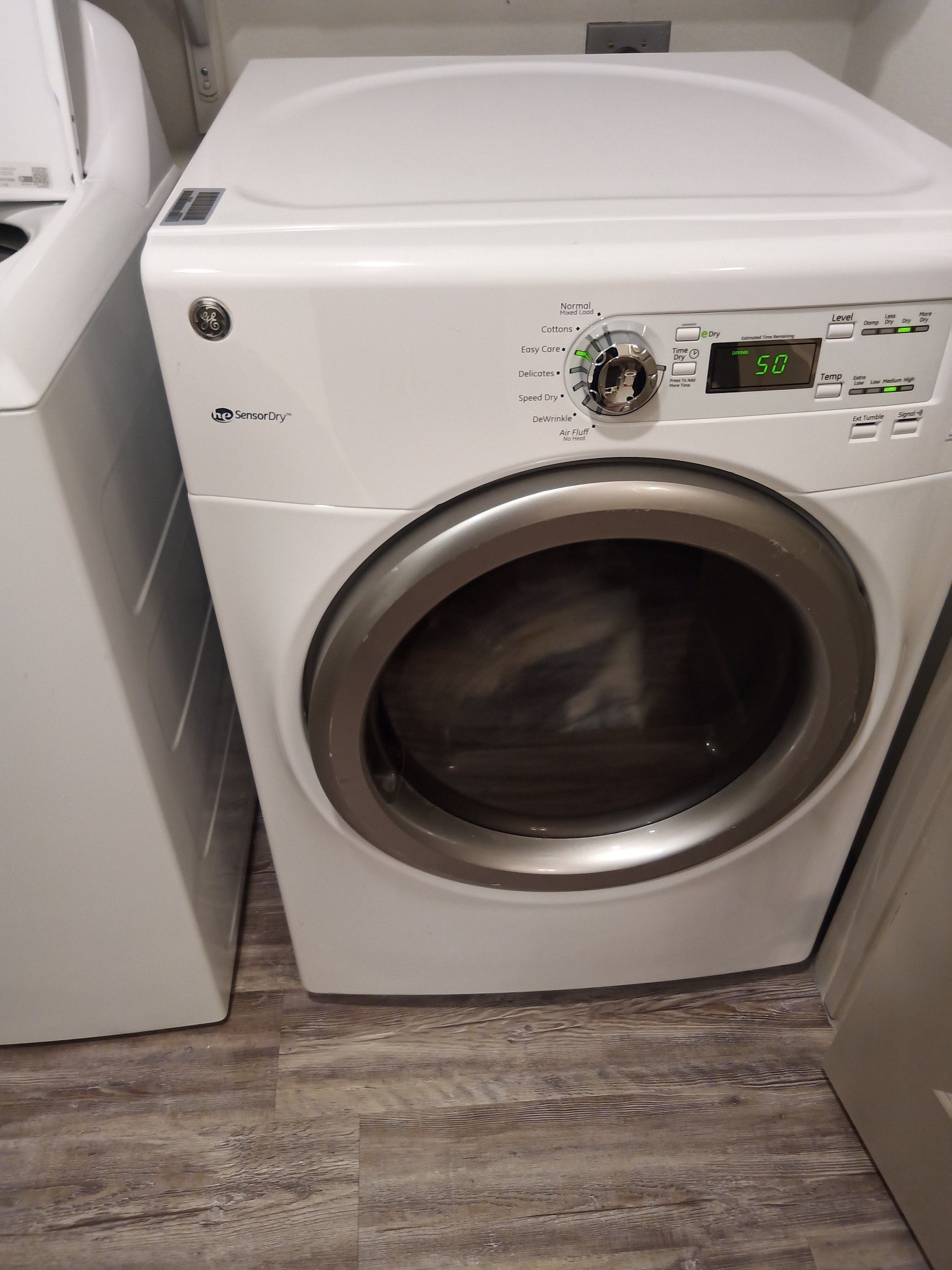GE High efficiency washer and dryer set