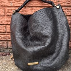 Vince Camuto Zoe Hobo black leather zipper strap