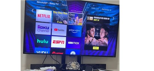 55" 4k roku smart tv with remote works great