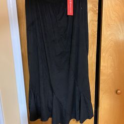 Size Large Black Skirt .new With Tags.$20