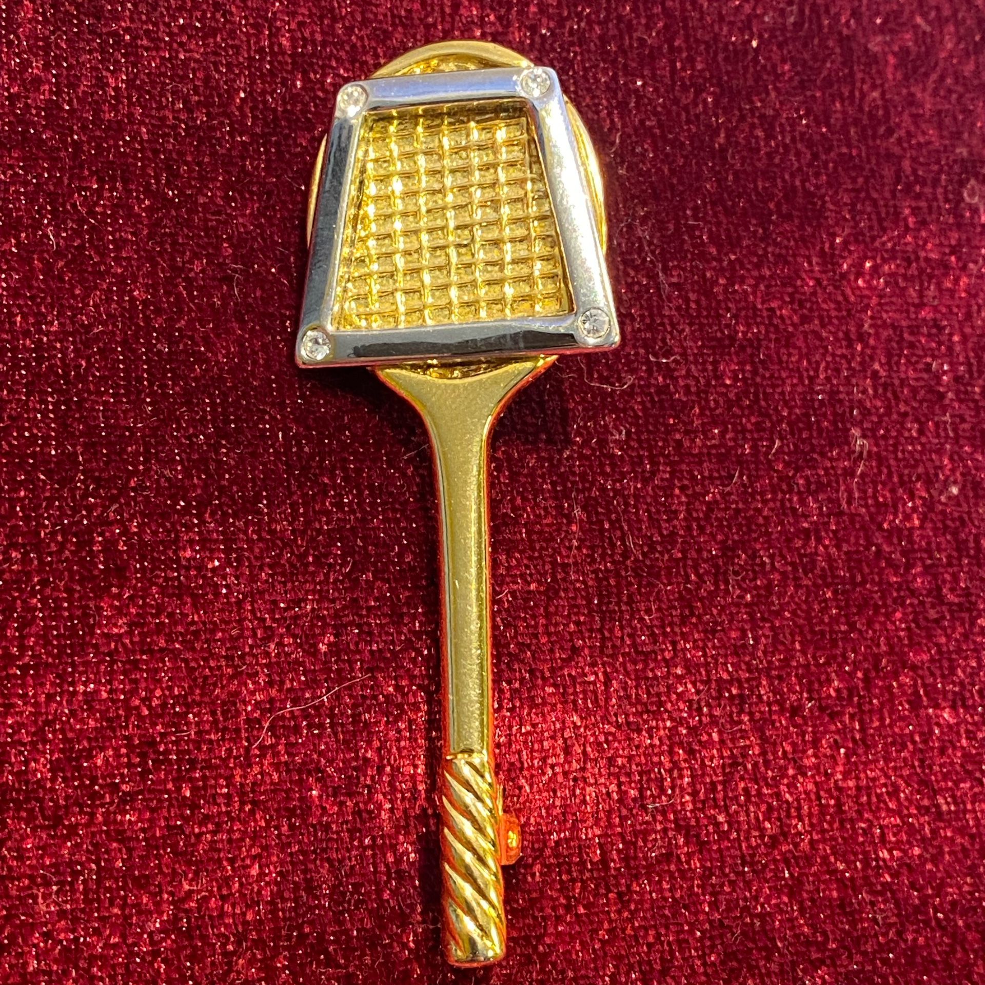 Vintage Gold Tone Tennis Racket Brooch – Signed Le