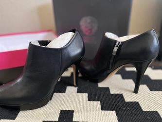 New In Box- Vincent Camuto Elvin Booties- Black