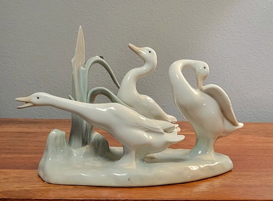 Vintage Lladro Porcelain Geese / Snail On Reeds