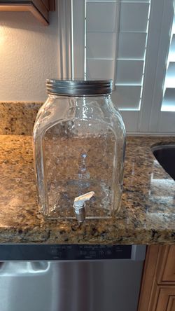 Glass Beverage Dispenser with Spigot