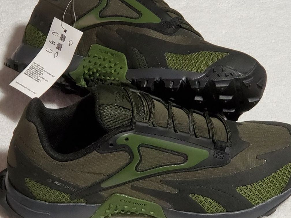 MEN'S SIZE 7.5 / WOMEN'S SIZE 9: REEBOK TRAIL RUNNERS!!