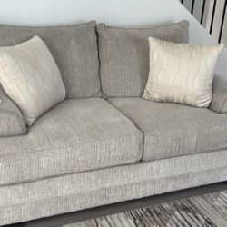 Loveseat & Sofa 