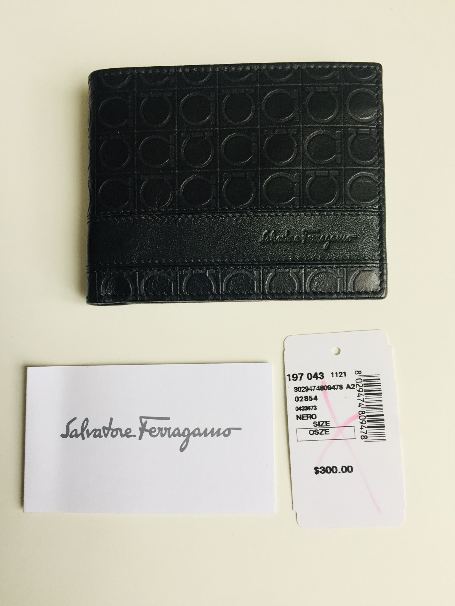 Great Father’s Day gift!Beautiful designer wallet. Salvatore Ferragamo. Very fine genuine leather. Saks Fifth Avenue. Made in Italy. Absolutely new